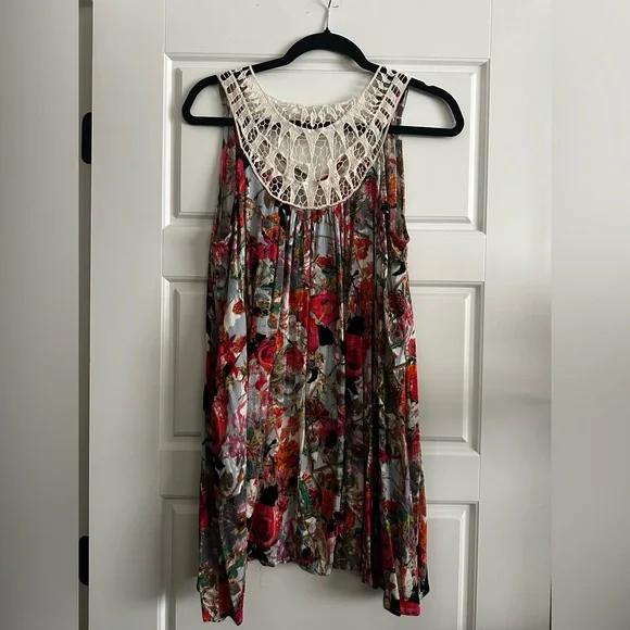 COPY - Floral Sleeveless Dress - Picture 2 of 3